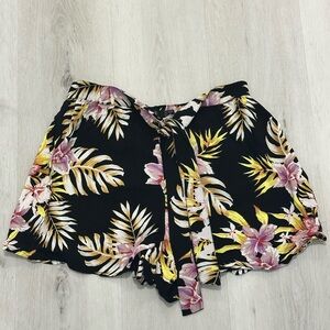 NWOT Volcom Tropical Print Shorts S